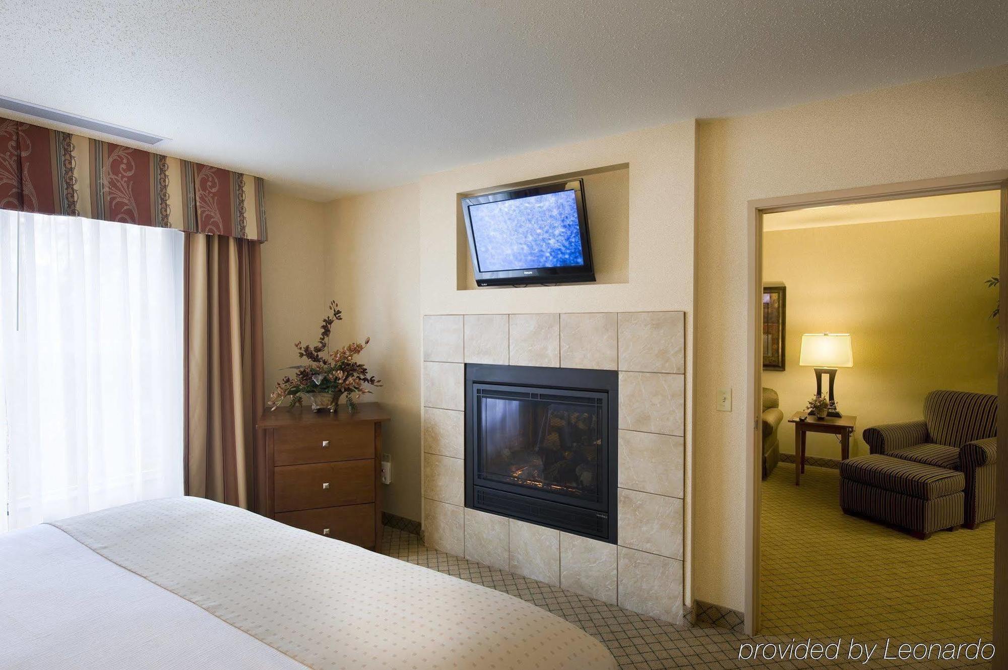 Holiday Inn Purdue - Fort Wayne By Ihg Room photo